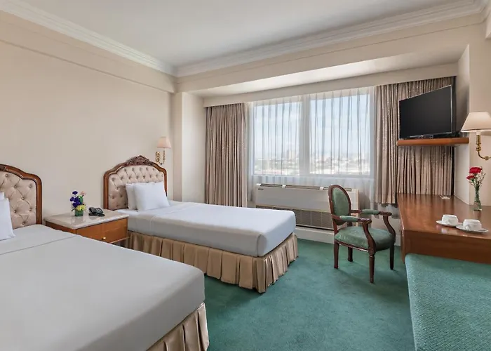 Manila Prince Hotel 4*